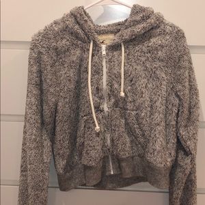 HOLLISTER FLUFFY ZIPPED JACKET